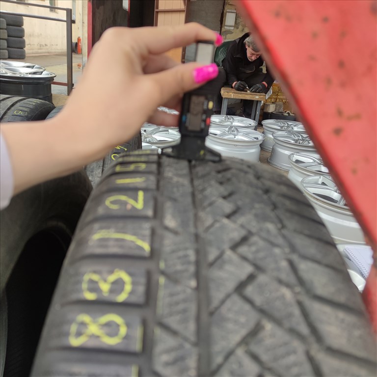 215/60 R18 Continental Defekttűrő téli gumi 60000ft a 4db/83/ 4. kép