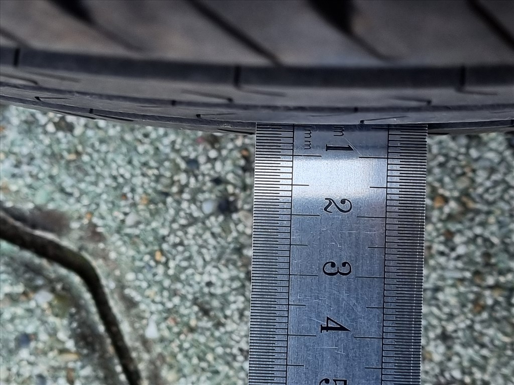  235/55 R17" használt Continental nyári gumi 4. kép