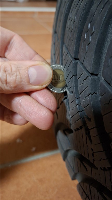  205/6016" használt Michelin téli gumi gumi 6. kép