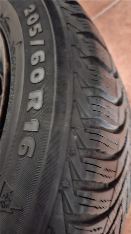  205/6016" használt Michelin téli gumi gumi 7. kép