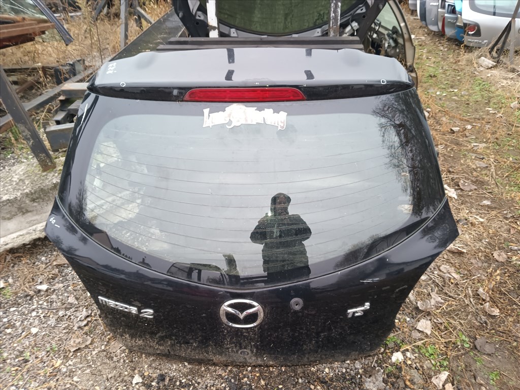 Mazda 2 DE csomagtérajtó  részeivel 1. kép