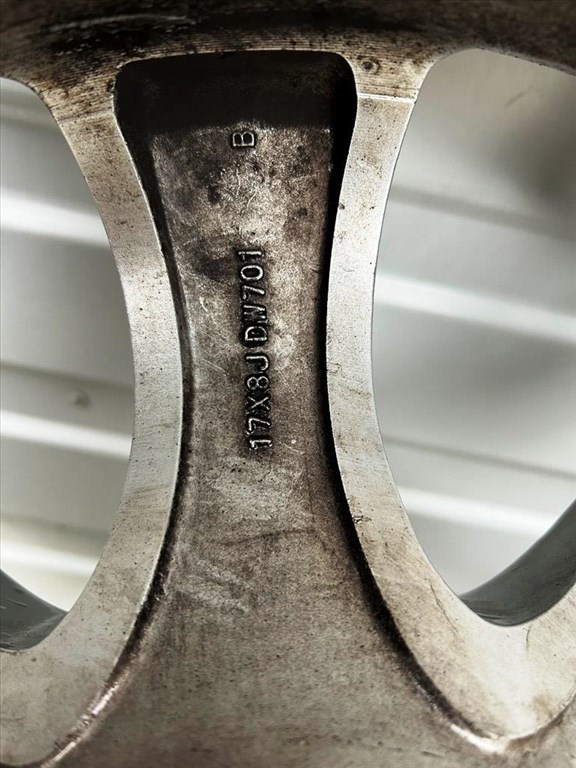  5x120 lyukosztású 17" használt Gyári alufelni, rajta 225/50 új Barum téli gumi gumi  4. kép