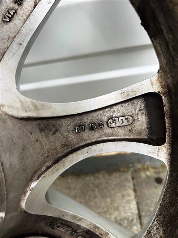  5x120 lyukosztású 17" használt Gyári alufelni, rajta 225/50 új Barum téli gumi gumi  5. kép