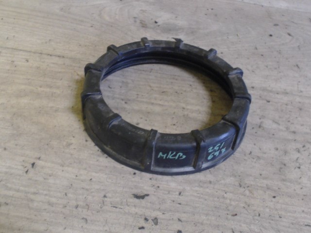 SKODA FABIA 99-07 Üzemanyag szivattyú befogató műanyag anya 1. kép