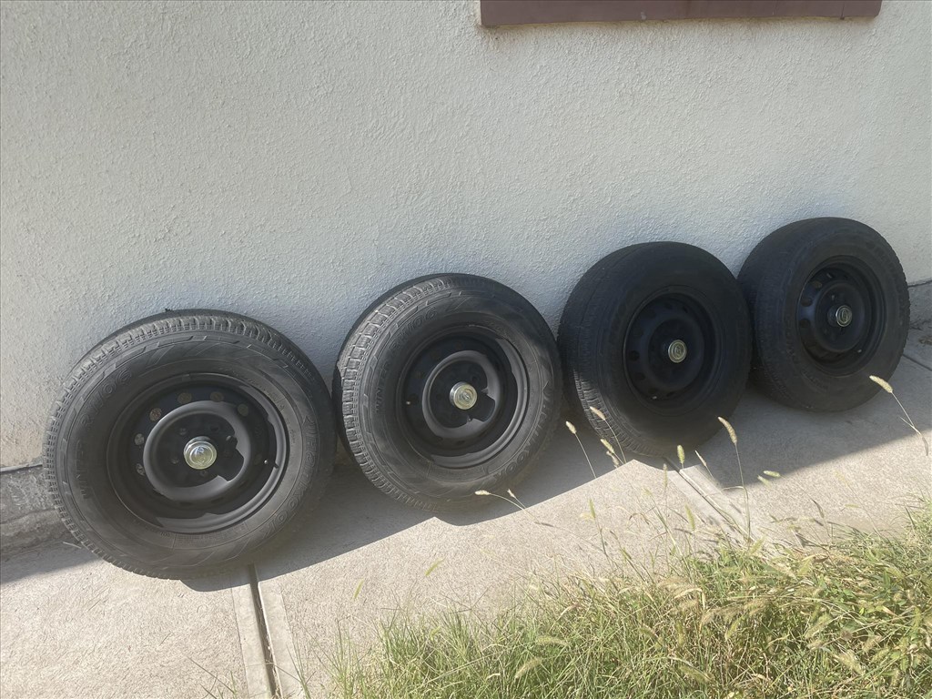 Hyundai H-1 H-100 H200 5X120 lemezfelni téli C-s gumi 195 R14C 1. kép