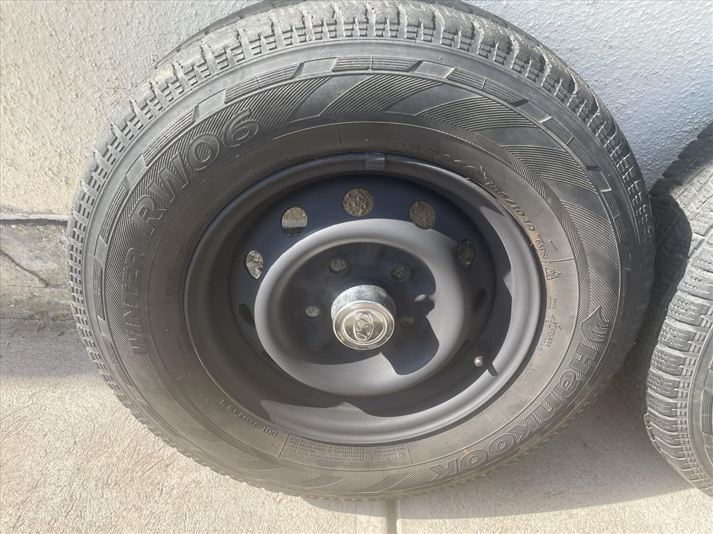 Hyundai H-1 H-100 H200 5X120 lemezfelni téli C-s gumi 195 R14C 2. kép