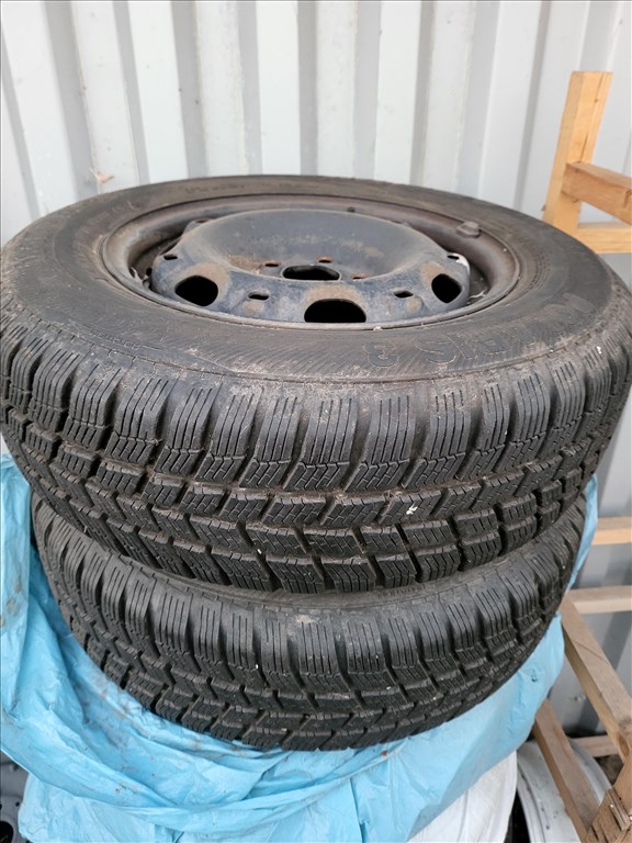  5x112 lyukosztású 14" használt lemezfelni, rajta 185/70 újszerű Barum téli gumi gumi  5. kép