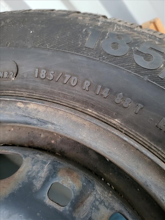  5x112 lyukosztású 14" használt lemezfelni, rajta 185/70 újszerű Barum téli gumi gumi  8. kép