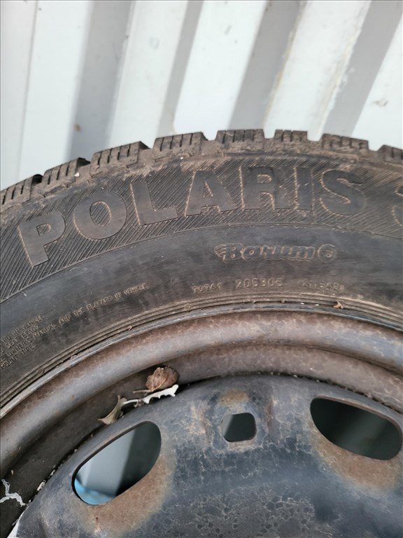  5x112 lyukosztású 14" használt lemezfelni, rajta 185/70 újszerű Barum téli gumi gumi  9. kép