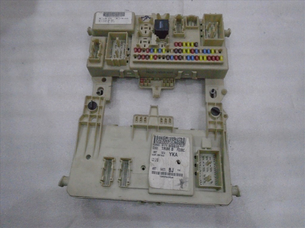 Ford Focus Mk2 biztosítéktábla  4m5t14a073bj 4m5t14a073df 1. kép