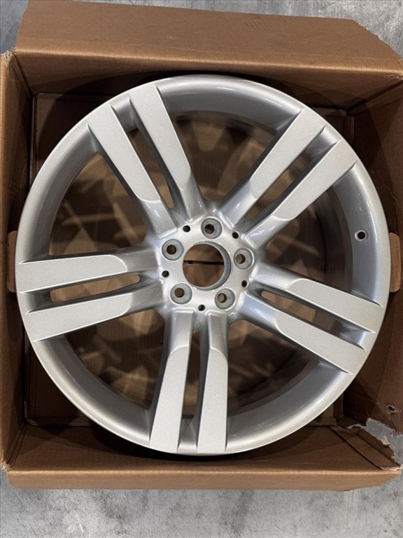 R20 Original Mercedes 8.5J ET45 - A2044012402 / A204 401 2402 1db alufelni felni 1. kép