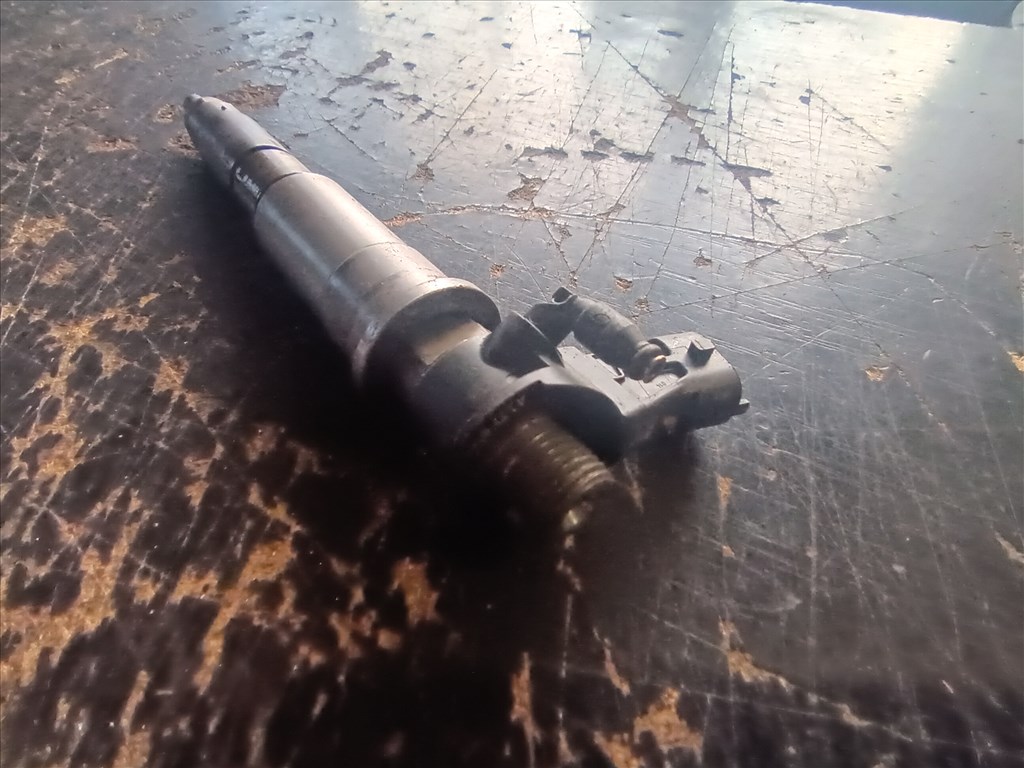 Nissan X-trail T31 2.0dci porlasztó  505056bh82409398 2. kép