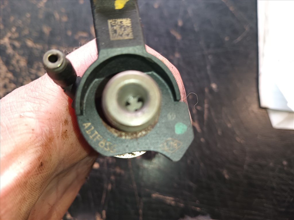 Nissan X-trail T31 2.0dci porlasztó  505056bh82409398 6. kép