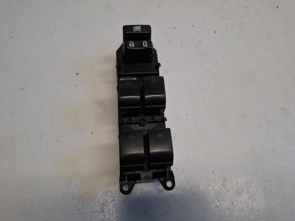 Toyota Prius Plus bal elsõ ablakemelõ kapcsoló 8404060160 1. kép