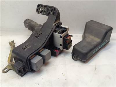 TOYOTA COROLLA Biztosítéktábla Motortér