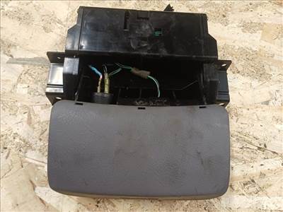 Hyundai Trajet (2001-2008) Első Hamutál