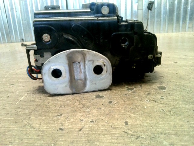 VOLKSWAGEN GOLF IV. Bal hátsó ajtó zárszerkezet központi záras 1. kép