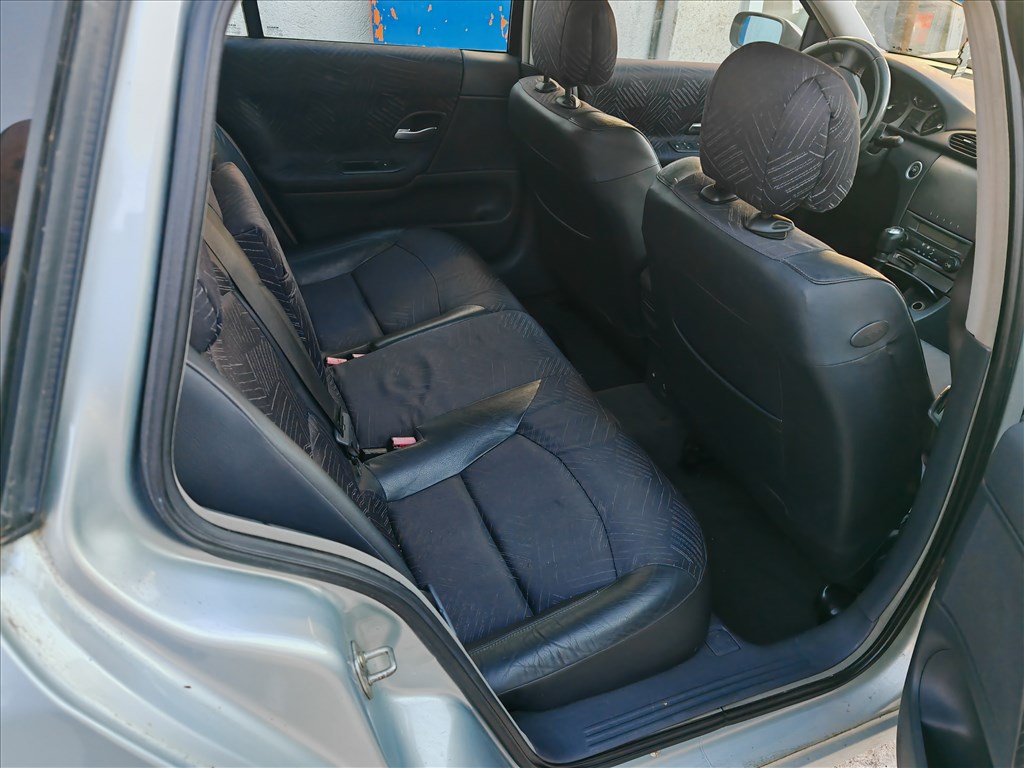 Renault Laguna II bontott alkatrészei 4. kép