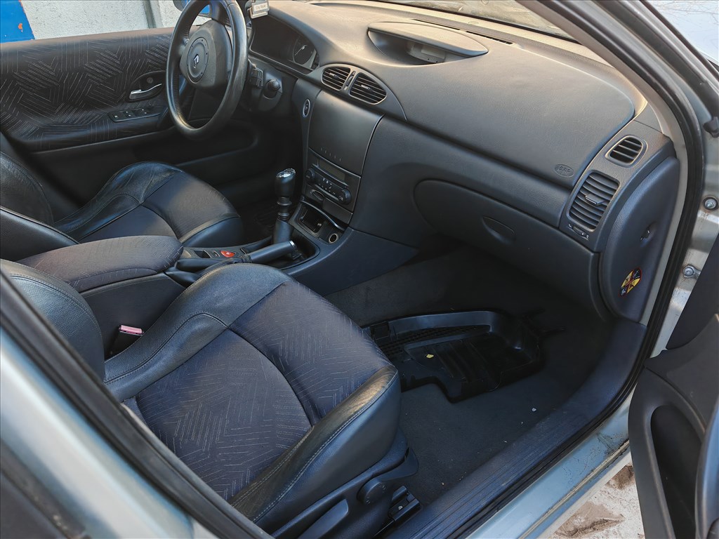 Renault Laguna II bontott alkatrészei 5. kép