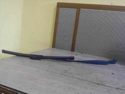 SUZUKI SWIFT 96-05 Ablaktörlő kar jobb első