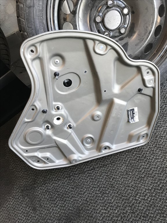 Skoda Octavia II bal hátsó ablakemelő szerkezet 1z0839655f 1. kép