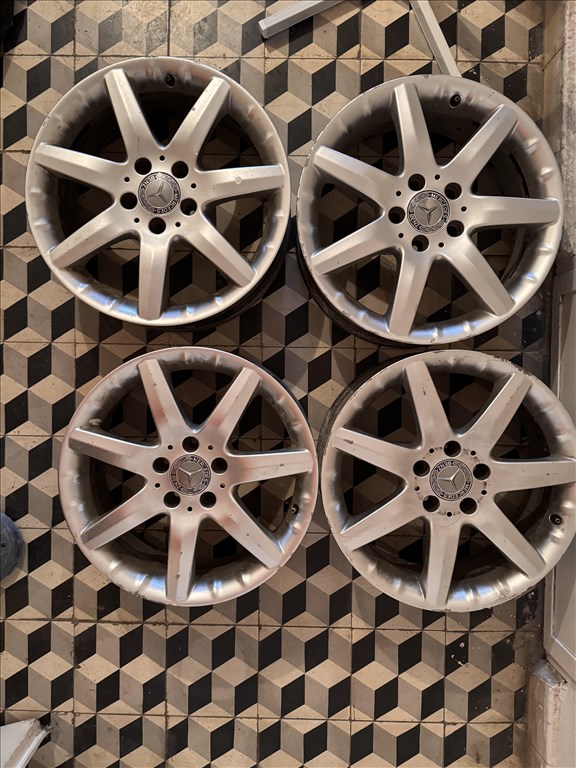  5x112 lyukosztású 8JJ 17" használt (gyári felni) alufelni 2. kép