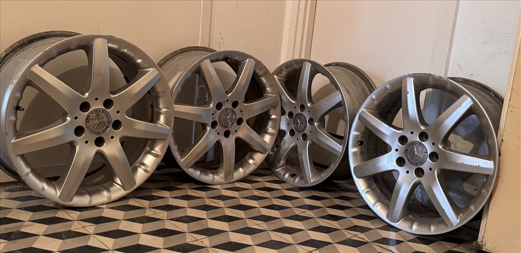  5x112 lyukosztású 8JJ 17" használt (gyári felni) alufelni 3. kép