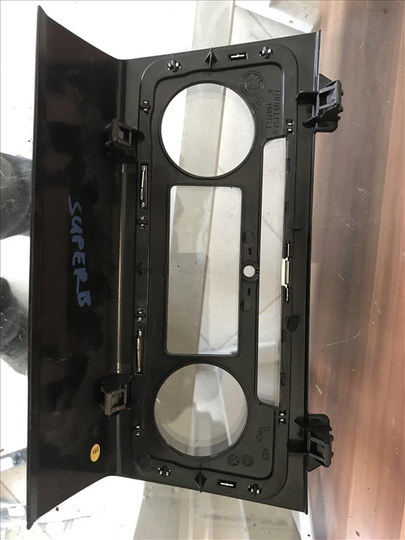 Skoda Superb II klímavezérlő keret 3t0863152d 2. kép