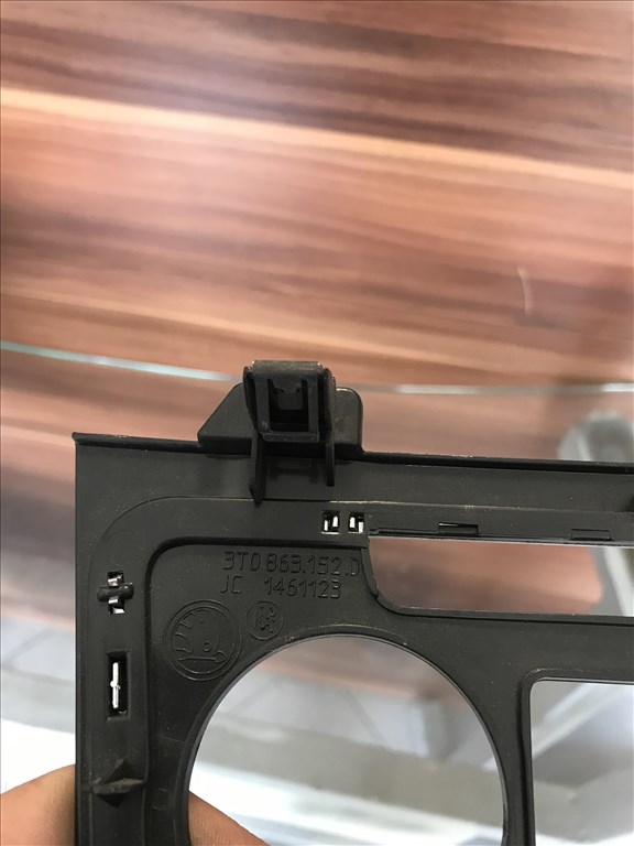 Skoda Superb II klímavezérlő keret 3t0863152d 3. kép