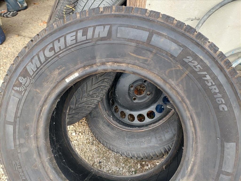  225/7516"c újszerű Michelin téli gumi gumi 3. kép