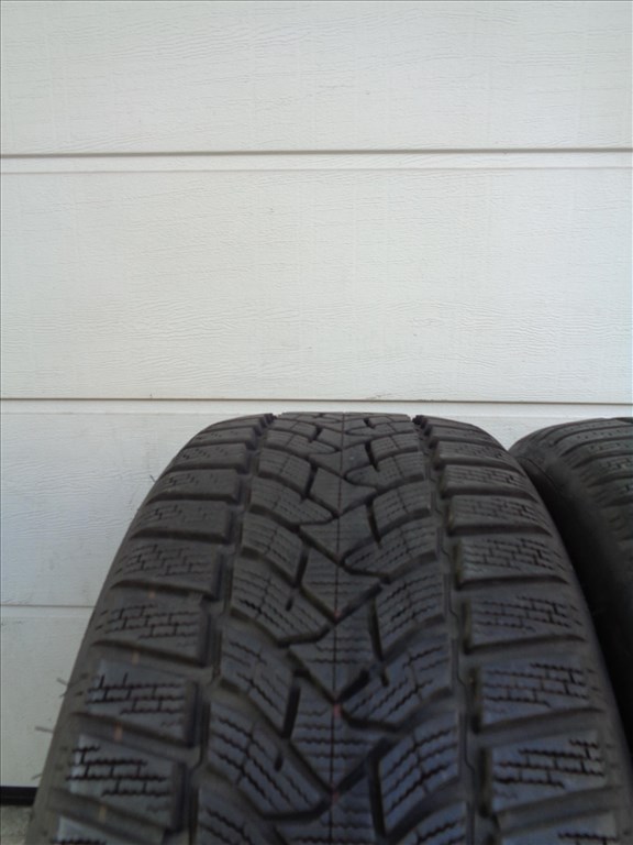 Dunlop 225/45R17 téli gumi pár, 8mm-es mintával eladó. 2. kép