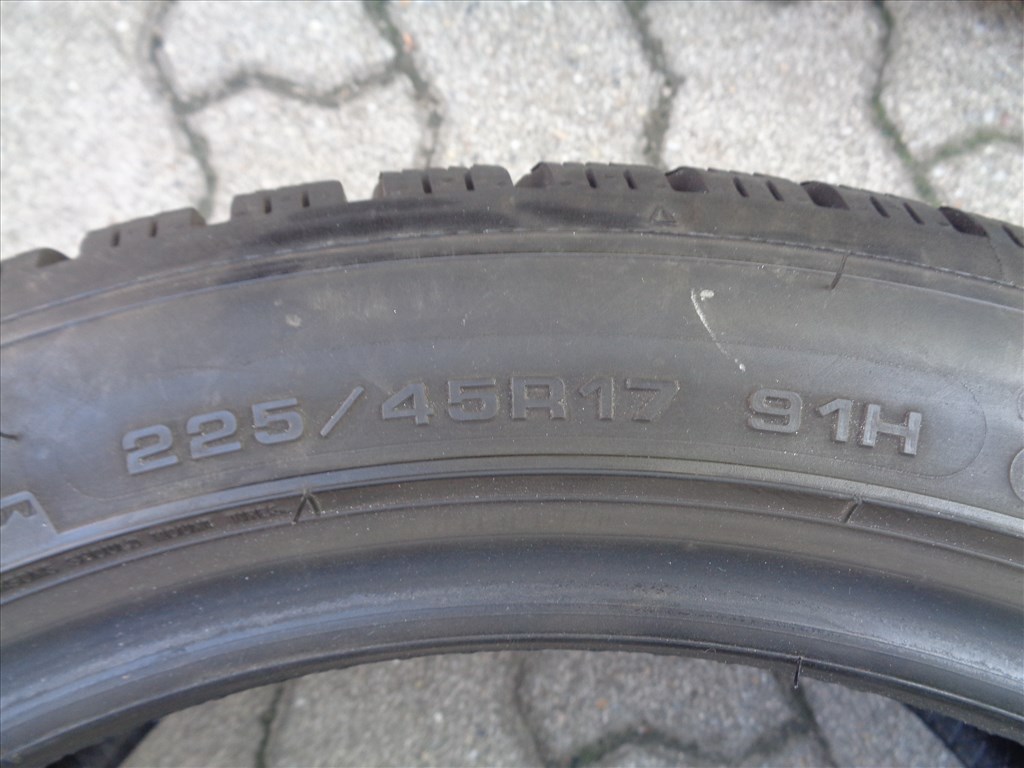 Dunlop 225/45R17 téli gumi pár, 8mm-es mintával eladó. 8. kép