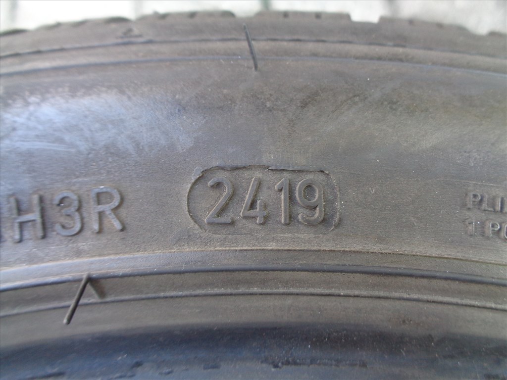 Dunlop 225/45R17 téli gumi pár, 8mm-es mintával eladó. 9. kép
