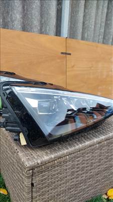 Skoda Kamiq Fènyszóró jobb 657941017a