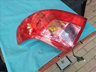 Suzuki swift bal hátsó lámpa