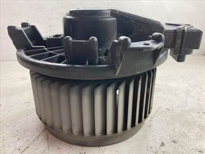 SUZUKI SWIFT III Fűtőmotor (Klímás)