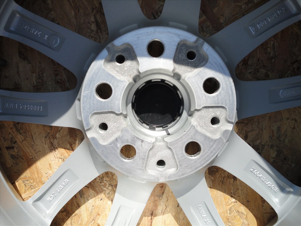 Új" 18-as gyári 5 x 112-es BMW szenzoros alufelni eladó 8. kép