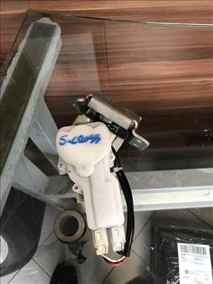 Suzuki SX4 S-Cross I csomagtér zár