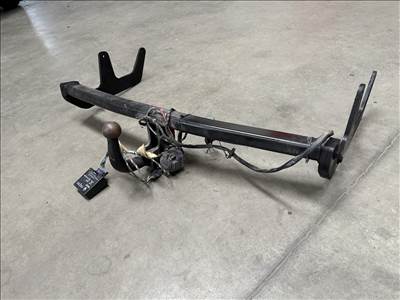 Dacia Sandero I. gyári vonóhorog 7711419409