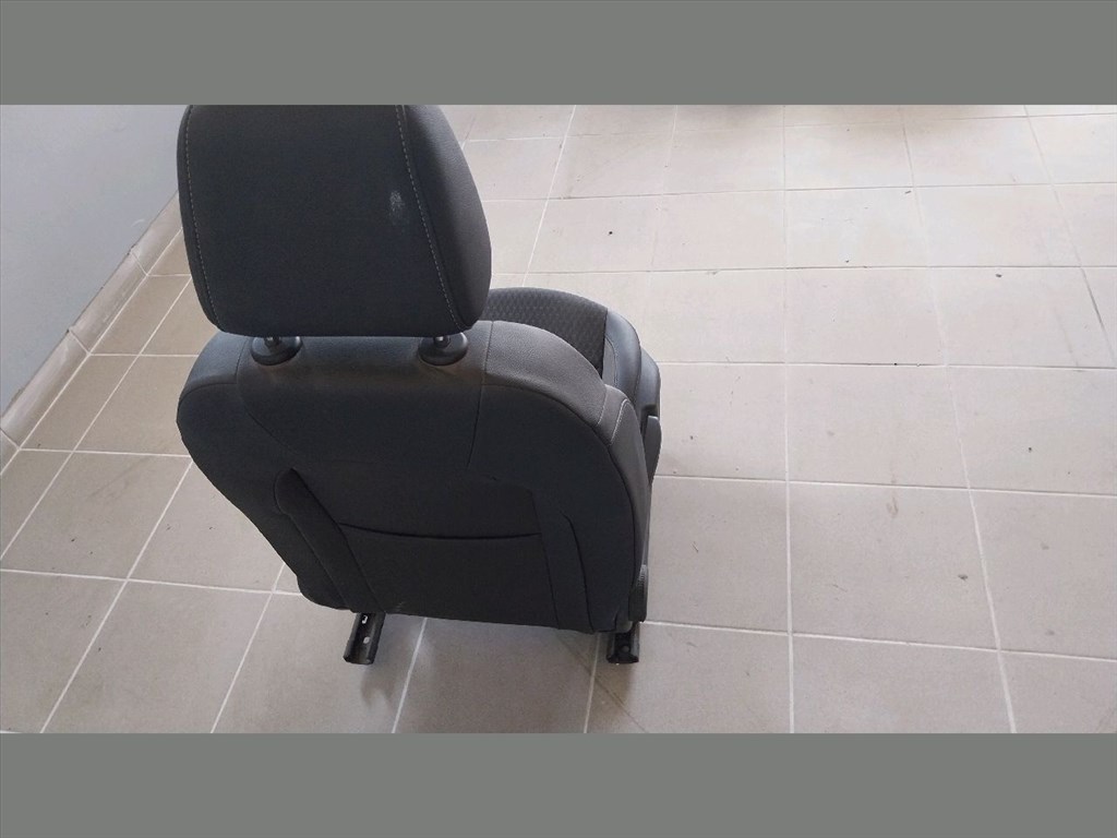 Opel Crossland X Jobb első Ülés 7750 ,  2. kép