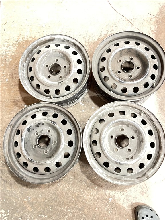  4x114.3 lyukosztású 6JJ 15" használt (gyári felni) lemezfelni 2. kép