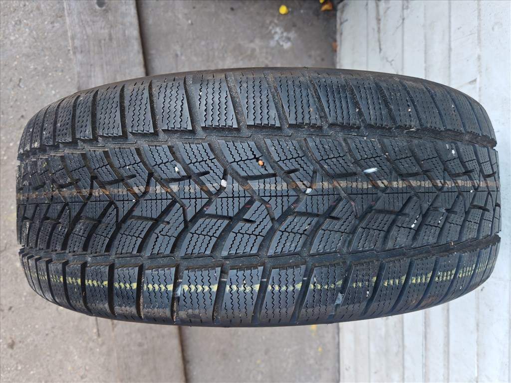 235/5517" újszerű Dunlop téli gumi gumi 1. kép