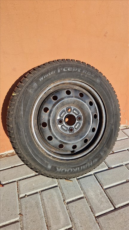Hankook téli gumi 165/70 R14 lemezfelnin 1. kép