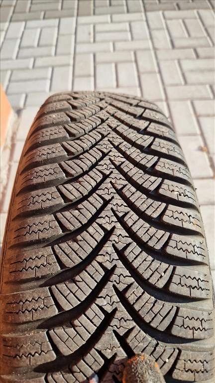 Hankook téli gumi 165/70 R14 lemezfelnin 2. kép