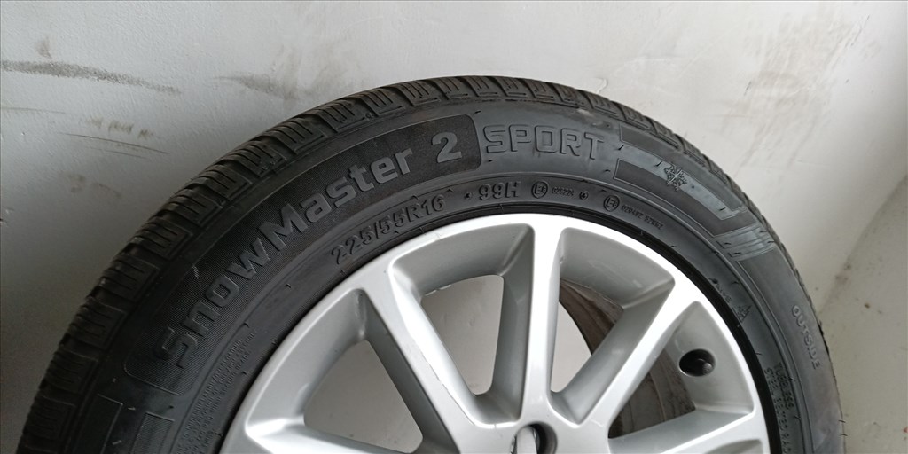  5x112 lyukosztású 16" újszerű (gyári felni) alufelni, rajta 225/55 újszerű Petlas téli gumi gumi  10. kép
