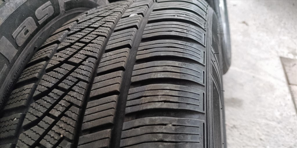 5x112 lyukosztású 16" újszerű (gyári felni) alufelni, rajta 225/55 újszerű Petlas téli gumi gumi  11. kép