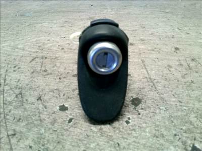 TOYOTA YARIS 99.04-05.09 Csomagtérajtó dugózár