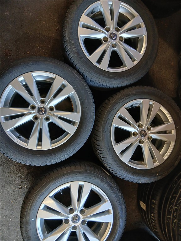  5x114.3 17" használt (gyári felni) , 225/55 R17 használt Goodyear téli gumi 2018 1. kép