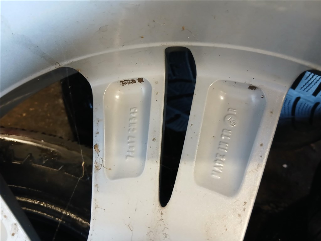 5x114.3 17" használt (gyári felni) , 225/55 R17 használt Goodyear téli gumi 2018 3. kép
