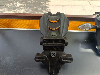 Yamaha rendszámtartó idom